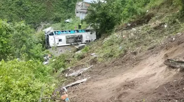 The tourist bus plunged into a ravine: 12 passengers lost their lives.