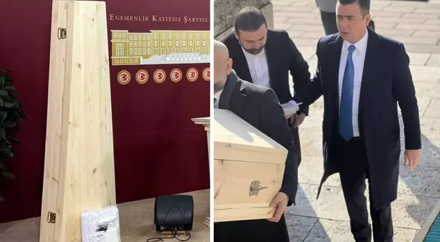 Osman Gökçek came to the Turkish Grand National Assembly with a coffin, body bags, and shrouds.