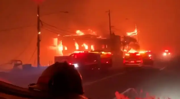 The flames are consuming the USA! Terrifying images from the fire that hundreds of firefighting teams couldn't extinguish.