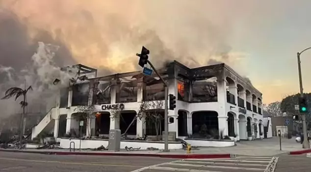 It shows the destruction caused by the Los Angeles fire with before and after photos.