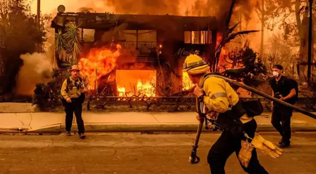 The toll of fires in the U.S. is rising: The number of casualties has not been determined.