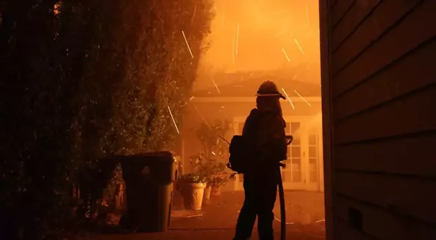 The only structure that survived in the area turned to hell due to the fire in the USA.