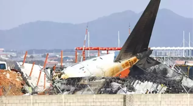 The major mystery in the South Korea plane crash: the black box stopped recording 4 minutes before.