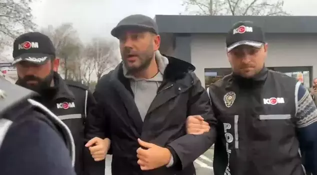 The first photo of Rıza Akpolat, the Beşiktaş Mayor in custody.