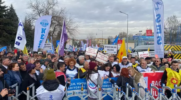 Protest for Tax Justice and Retirement by KESK in front of the Ministry