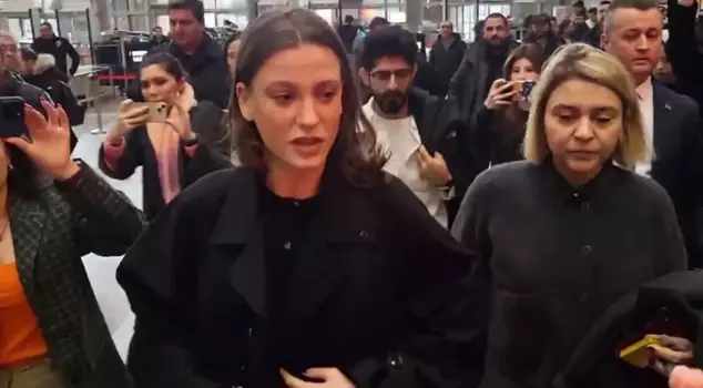 Serenay Sarıkaya is at the courthouse as a witness! She is giving a statement in the Ayşe Barım investigation.