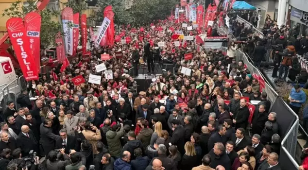 A large crowd gathered! A 'democracy' rally by CHP in Beşiktaş.