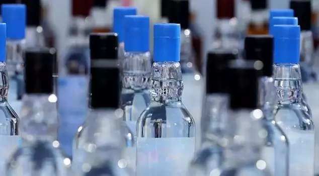 The number of people who have died from counterfeit alcohol in Istanbul has risen to 30.