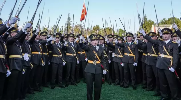 The lawyer Öztürk, representing the lieutenants whose discharge from the Turkish Armed Forces (TSK) is requested, described the events that took place during the defense.