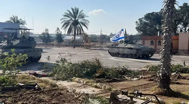 After the ceasefire, aid trucks began to enter Gaza.