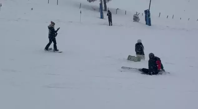 After the hotel disaster in Kartalkaya, holidaymakers continued to ski.