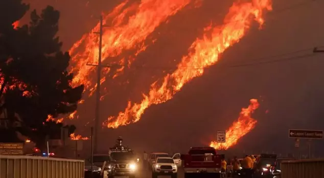 A fire has broken out again in Los Angeles! Evacuation orders for over 30,000 people.