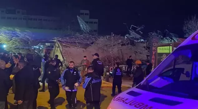 A three-story building collapsed in Konya! After 5 hours, good news started to come in one after another.