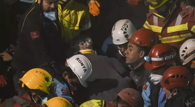 A four-story building collapsed in Konya: 3 people were rescued, 2 people are trapped under the rubble.