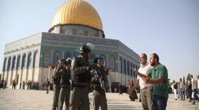 The Israeli police assaulted Turkish tourists at the Al-Aqsa Mosque.