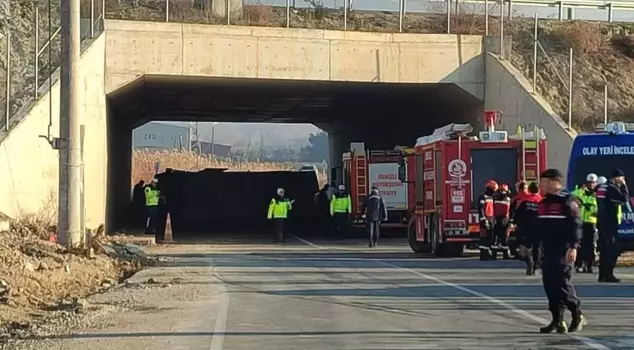 The minibus carrying workers overturned: 4 people lost their lives.