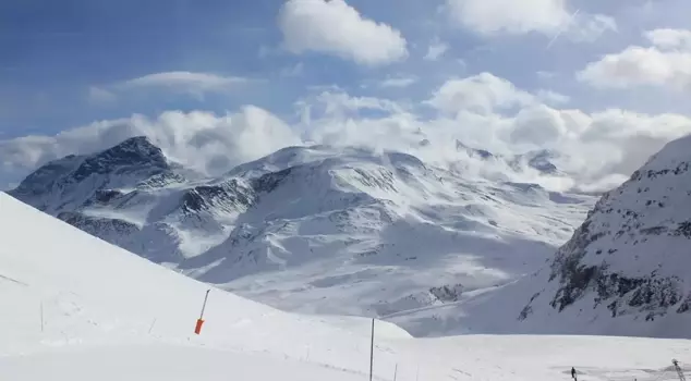 Avalanche disaster in the French Alps: 5 climbers dead.