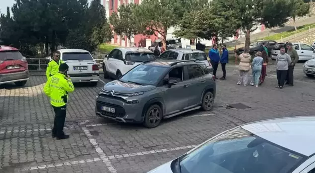 In Zonguldak, an unbelievable accident! She ran over her husband while trying to park.