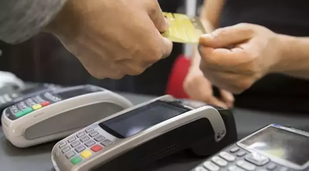 Place: Samsun! They are entering the mall restroom with a credit card.