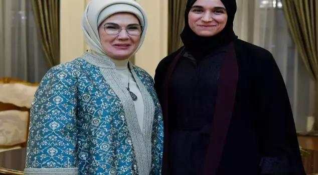 Emine Erdoğan met with Latife El Durubi, the wife of Shara.