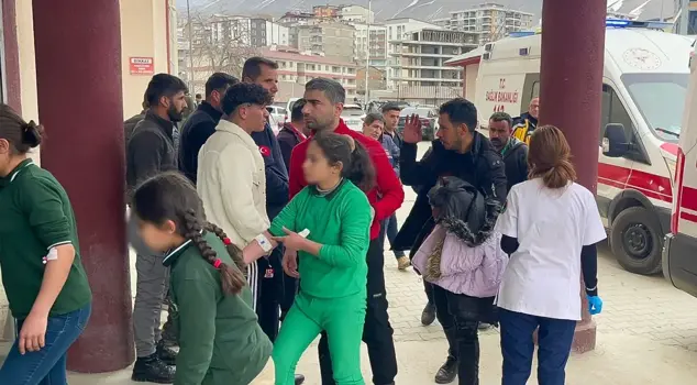 In Hakkari, 34 students were hospitalized on suspicion of poisoning.