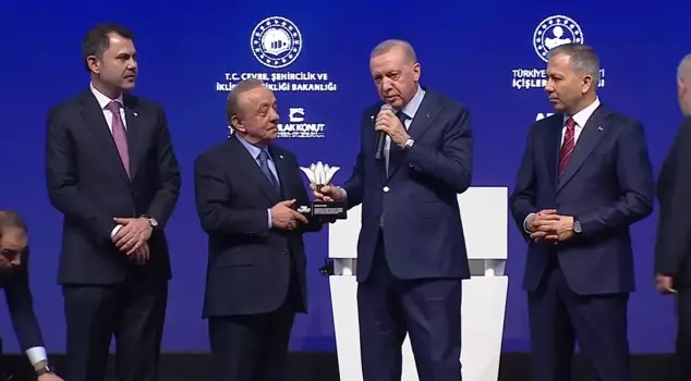 President Erdoğan expressed his dissatisfaction to the businessman he called to the stage: I didn't like your help.