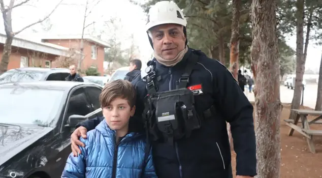 In the 81st hour after the earthquake, 8-year-old Beşir, who was rescued, said: 