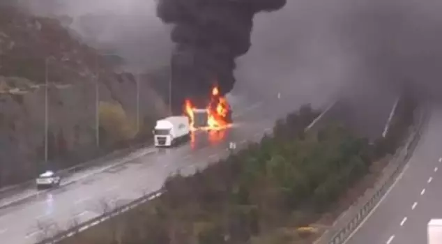 A truck caught fire at the exit of the Yavuz Sultan Selim Bridge.