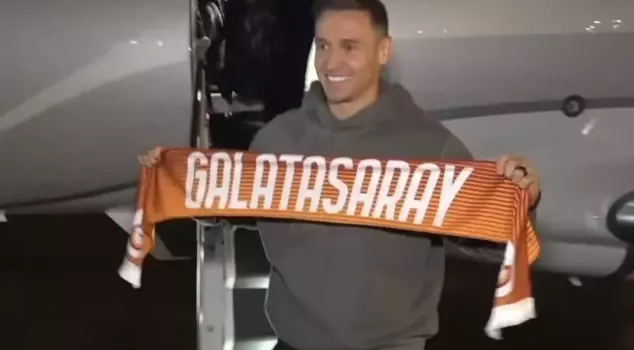 Przemyslaw Frankowski has arrived in Istanbul to sign with Galatasaray.