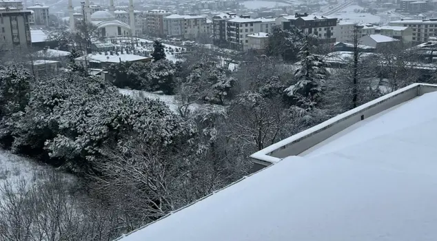 Due to snowfall, schools have been closed in 6 districts of Istanbul.