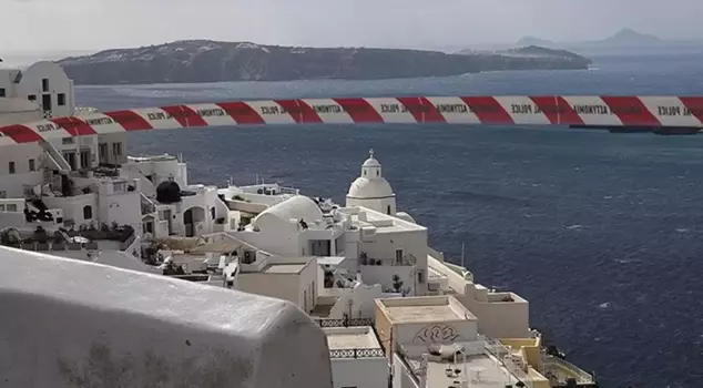 State of emergency measures are increasing on Santorini Island: Employers may suspend employment contracts.