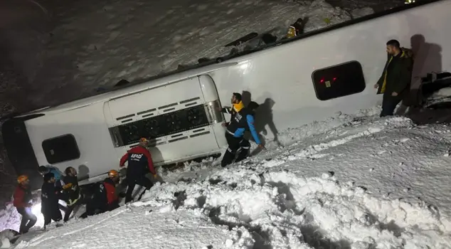 A passenger bus overturned in Bingöl: 4 dead, more than 30 injured.