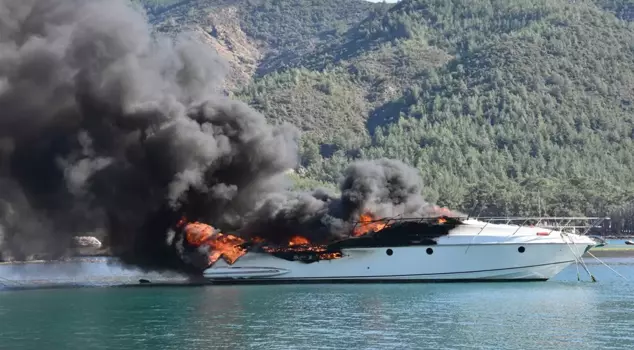 The million-dollar motor yacht burned down in flames.