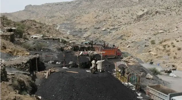 Explosion in truck carrying miners in Pakistan: 10 dead, 6 injured.