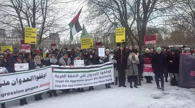 Demonstration in Germany in support of Palestine: Pro-Israel group opened a flag and aimed to provoke.