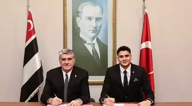 Beşiktaş has signed a new contract with Mustafa Erhan Hekimoğlu.