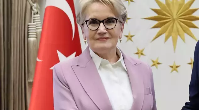 Meral Akşener's recent appearance after a period of dyeing her hair blonde.