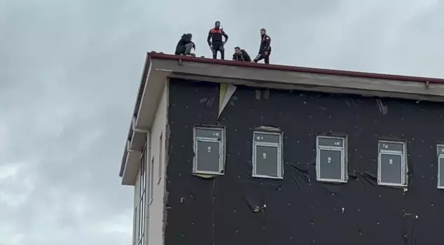 A worker in Edirne, who had not received his payment, wanted to jump from the roof.