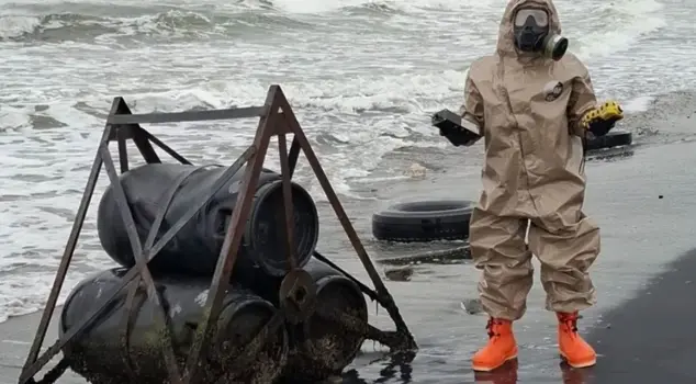 In Ordu, barrels washed ashore in three districts at once, and teams were put on alert.