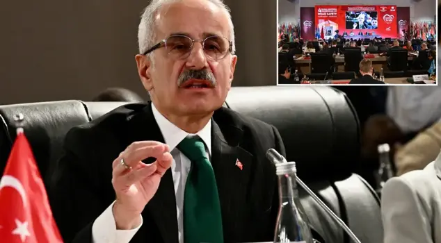 Minister Uraloğlu protested the Israeli minister and left the hall.