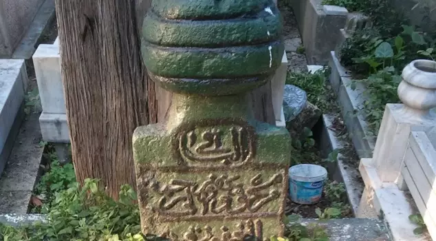 A tombstone in Istanbul that surprises those who see it! Its story is quite interesting as well.