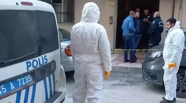 A person living alone in Manisa was found dead in a house filled with garbage.