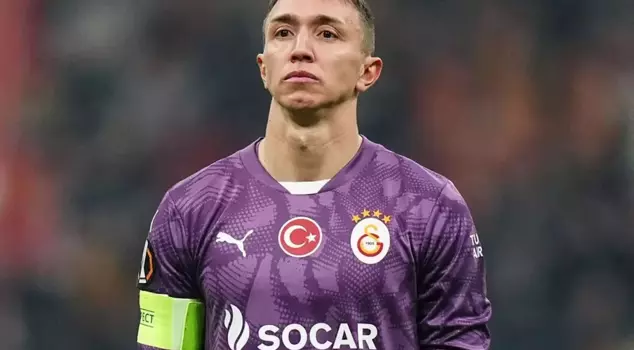 The overlooked Muslera detail in the AZ Alkmaar match.