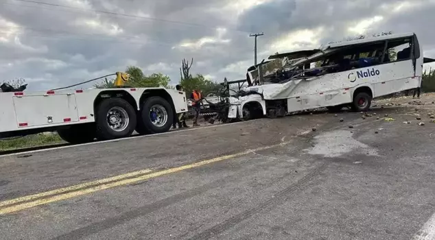 A bus collided with a truck in Brazil: 12 dead, 21 injured.