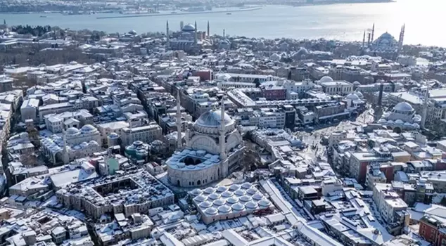 Everywhere is covered in white! Snowy landscapes in Istanbul.