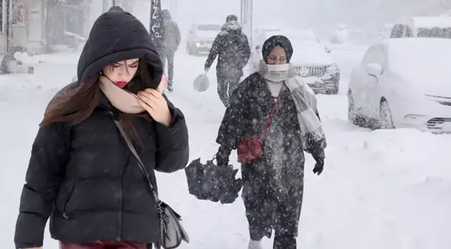 Snow intensified in Istanbul! City Lines ferry services have been suspended.