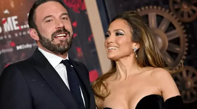 Jennifer Lopez and Ben Affleck have officially divorced.