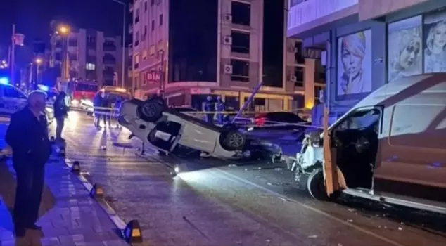 Two people lost their lives in a traffic accident in İzmir.