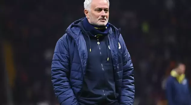 They want to see him at the helm of the team: Chelsea fans chanted Mourinho's name before the match.