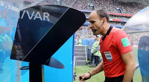 A new era in football! VAR and the offside rule are changing.